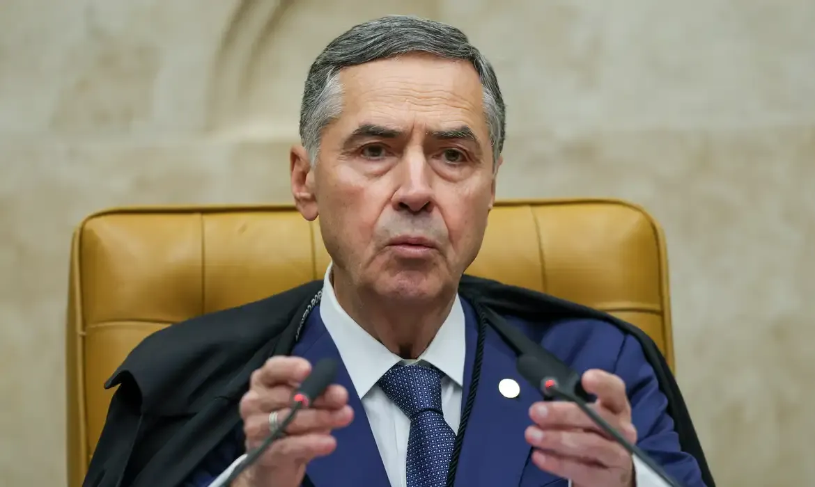 Barroso defende regulação das redes sociais como medida essencial