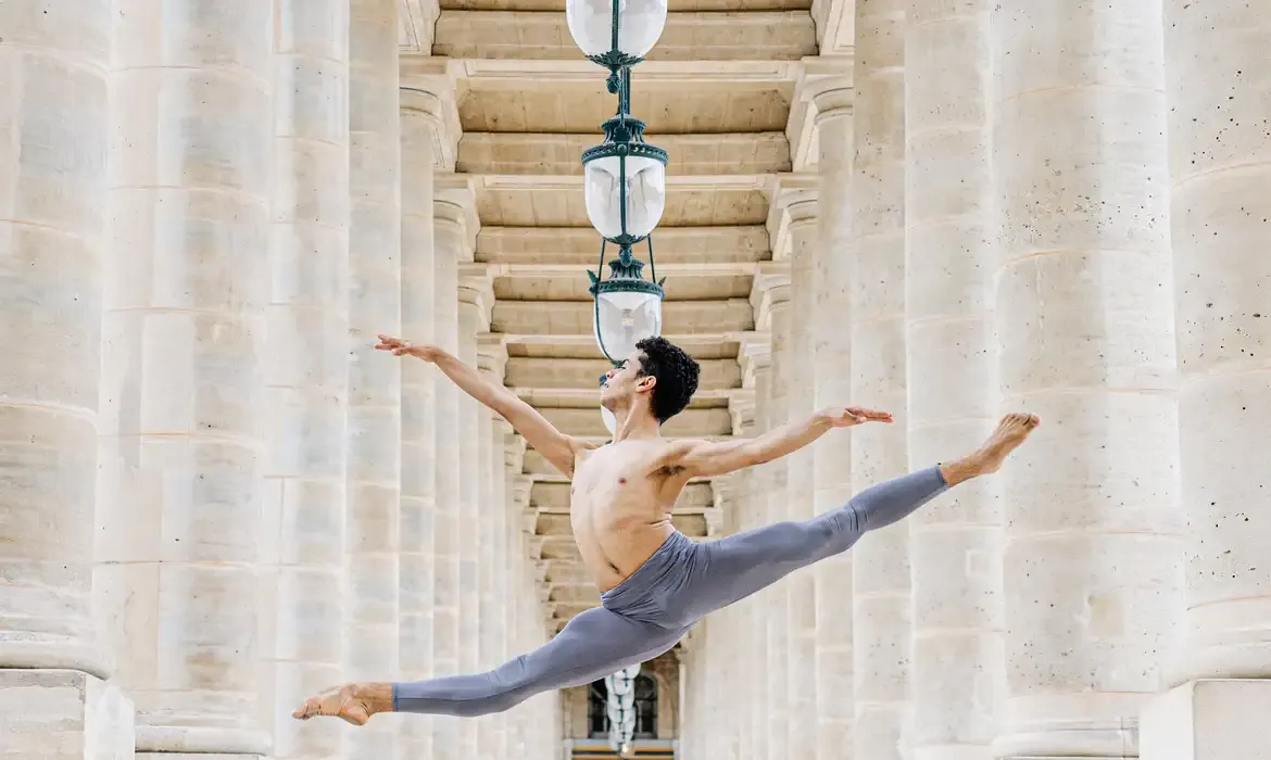 Brasília (DF), 01/08/2025 - Bailarino brasileiro Marcos Souza, contratado da Opera de Paris. Foto: Amanda Braide/Divulgação