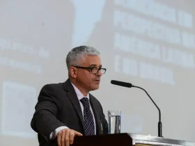 Brasil defende democracia melhor que os Estados Unidos, diz professor de Harvard