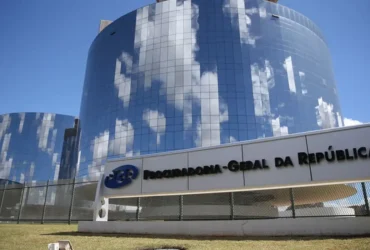 Moraes determina prazo de 48 horas para PGR sobre defesa de Bolsonaro