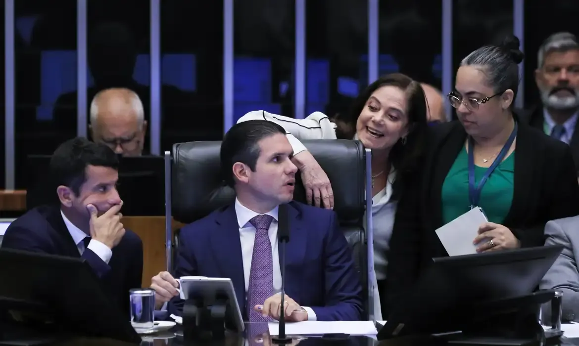 Câmara aprova urgência para isenção do imposto de renda até R$ 5 mil