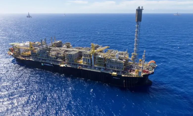 Petrobras anuncia início da construção de quatro novos navios