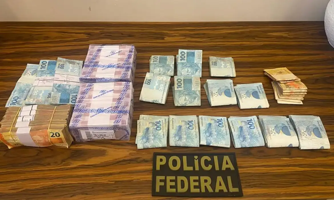 Polícia investiga desvio de R$ 50 milhões na educação