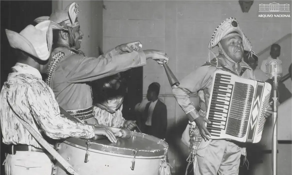 Exposição sobre Luiz Gonzaga transforma Estação República em celebração da cultura nordestina