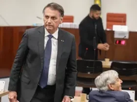 Brasília (DF), 10/06/2025 - O ex presidente Jair Bolsonaro chegando para depoimento na 1 turma do STF. O ministro do Supremo Tribunal Federal (STF) Alexandre de Moraes começa a ouvir os réus do núcleo