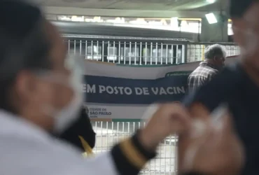 São Paulo (SP), 09/06/2025 - A Secretaria Municipal da Saúde de São Paulo inicia ações de intensificação da vacinação contra a influenza. Posto de vacinação no Terminal Parque Dom Pedro II, no centro