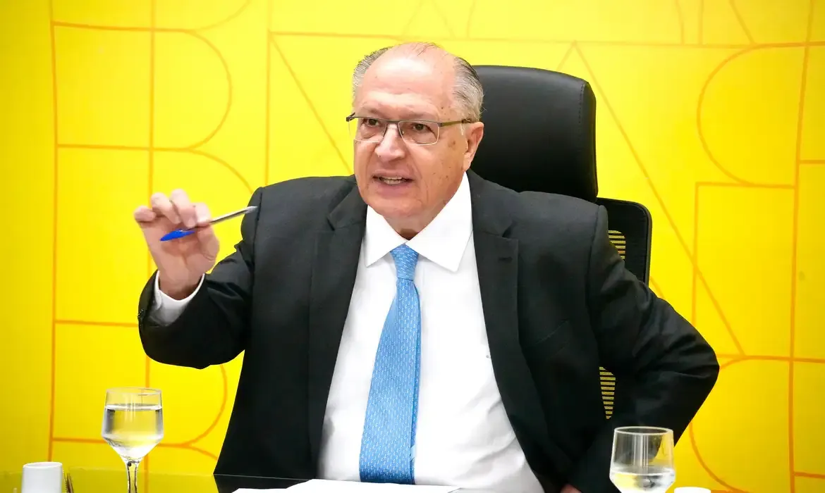 Brasil aciona Lei de Reciprocidade para responder tarifas dos EUA
