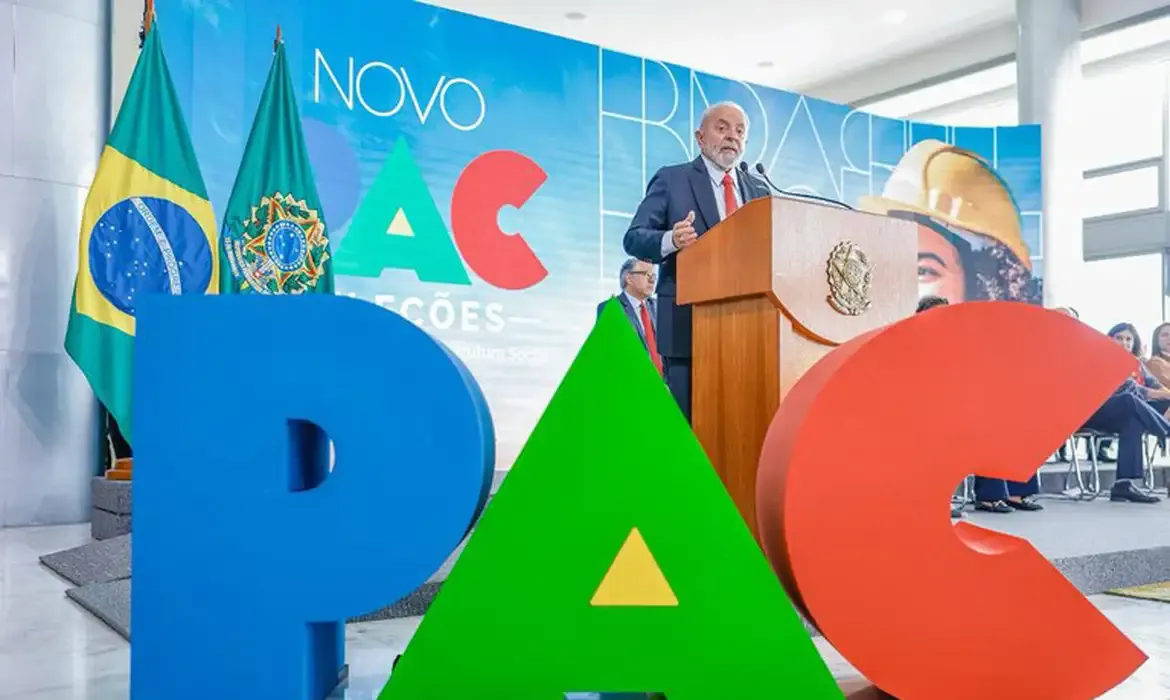 Lula anuncia 9,7 bilhões para transporte público em 2025