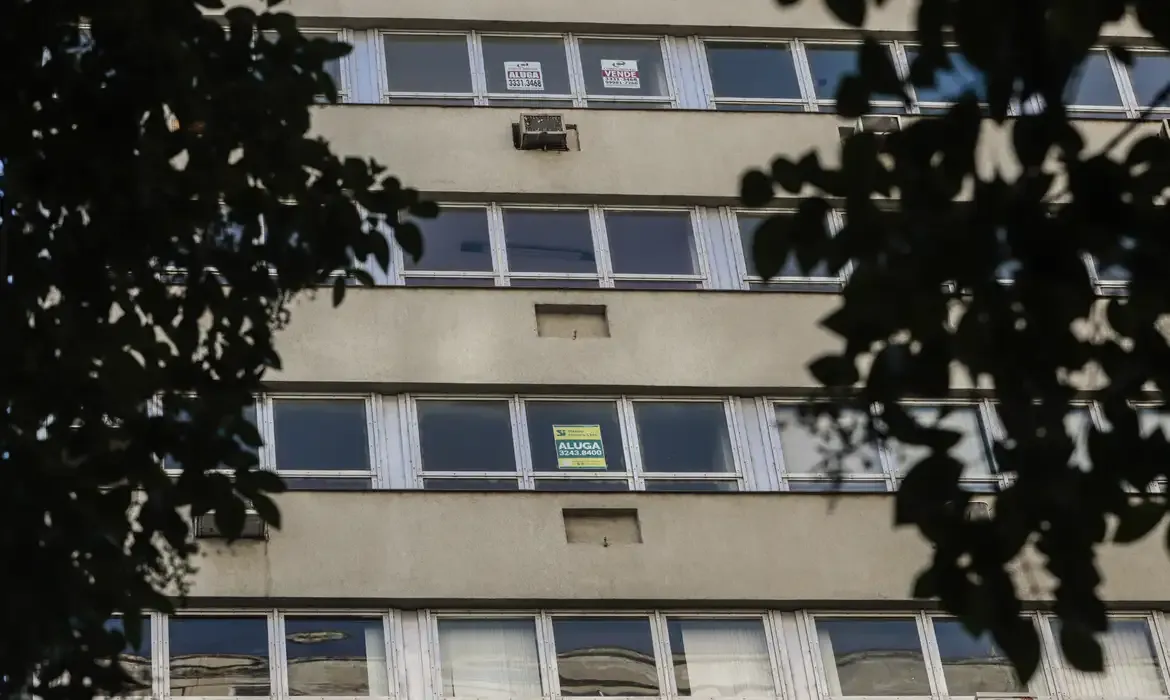 Aluguel cresce 25% e casas próprias diminuem em oito anos no Brasil