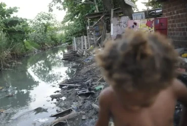 Três em cada dez residências brasileiras não têm esgoto ligado à rede geral