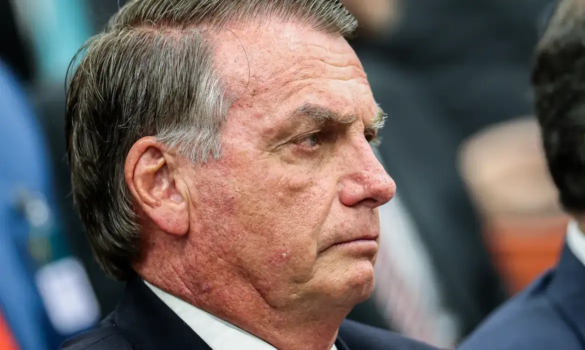Bolsonaro omitiu transferência de 2 milhões para Michelle antes de depoimento