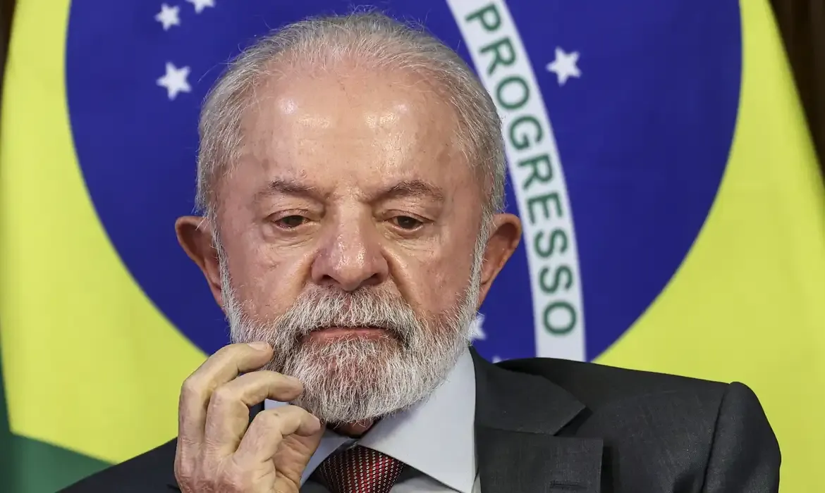 Lula critica Eduardo Bolsonaro nos EUA e cobra cassação no Congresso