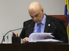 A Primeira Turma do Supremo Tribunal Federal (STF) realiza sessão, para o julgamento de dezenas de habeas corpus e a retomada da análise do Inquérito 4694 contra o deputado Jair Bolsonaro, candidato d