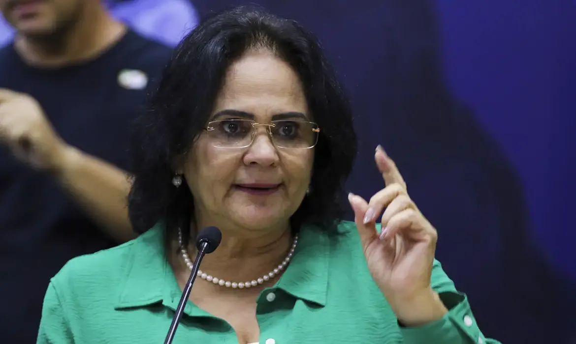 PF e CGU investigam supostas fraudes em contratos do antigo ministério de Damares Alves