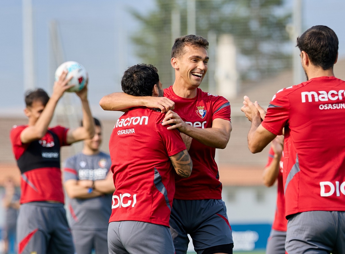 Real Madrid x Osasuna: onde assistir ao vivo, escalações e tudo sobre a estreia na LaLiga 2025/26. Imagem: J.P. Urdíroz/Osasuna