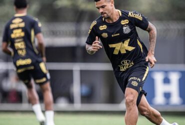 Santos x Fluminense: duelo na Vila Belmiro pela 22ª rodada do Brasileirão 2025. Imagem: Raul Baretta/Santos FC