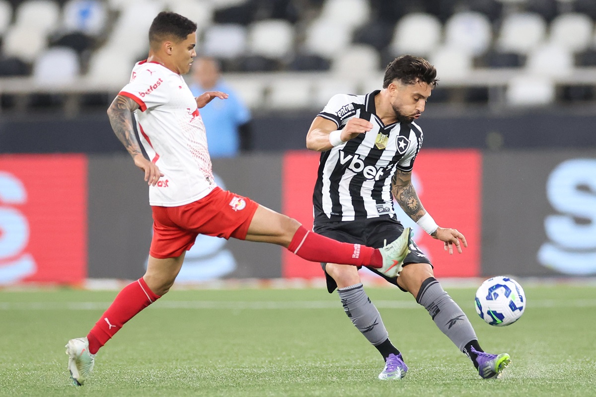 Botafogo x Cruzeiro ao vivo: onde assistir, escalações e detalhes do confronto pelo Brasileirão. Imagem: Vitor Silva/BFR