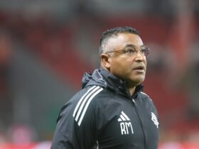 Roger Machado sob pressão? Técnico do Inter em xeque após novo revés. Imagem: Ricardo Duarte/SCI