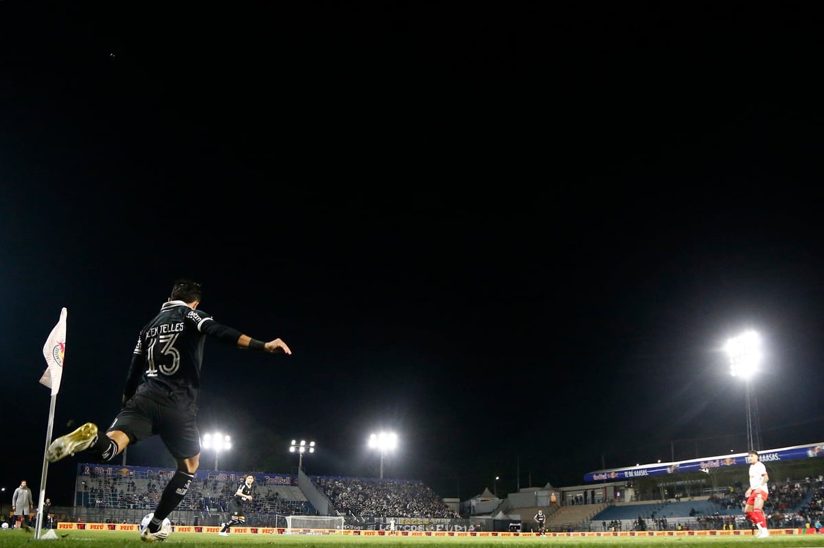 Botafogo x Red Bull Bragantino: Onde assistir, escalações e desfalques pela 22ª rodada do Brasileirão. Imagem: Vitor Silva/BFR