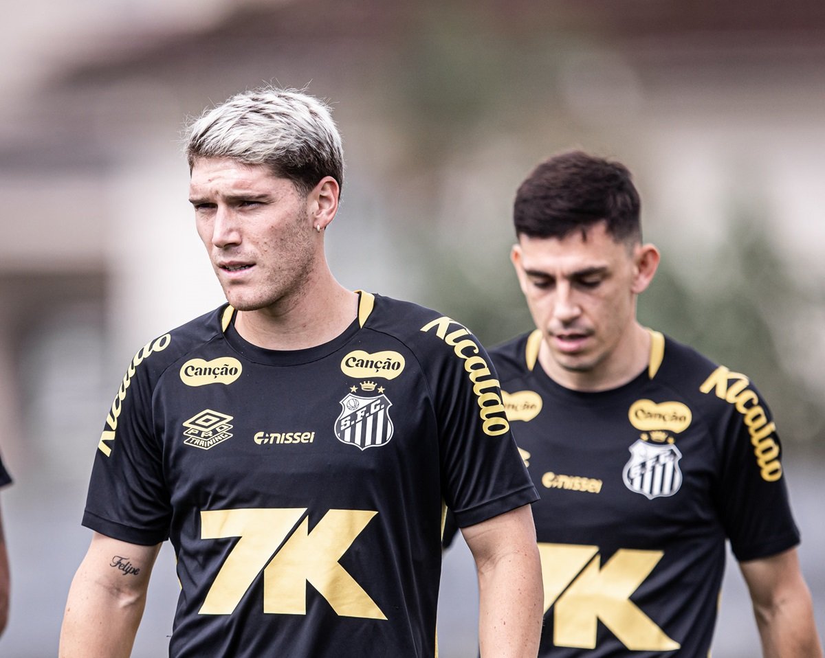 Cruzeiro x Santos: onde assistir, prováveis escalações e tudo sobre o confronto no Mineirão pela 19ª rodada do Brasileirão. Imagem: Raul Baretta/Santos FC