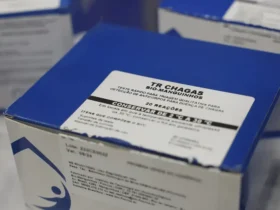 Rio de Janeiro (RJ), 07/05/2025 – Testes rápidos para diagnóstico de doença de Chagas produzidos por Bio-Manguinhos/Fiocruz, exibidas no 9º Simpósio Internacional de Imunobiológicos. Foto: Fernando Fr
