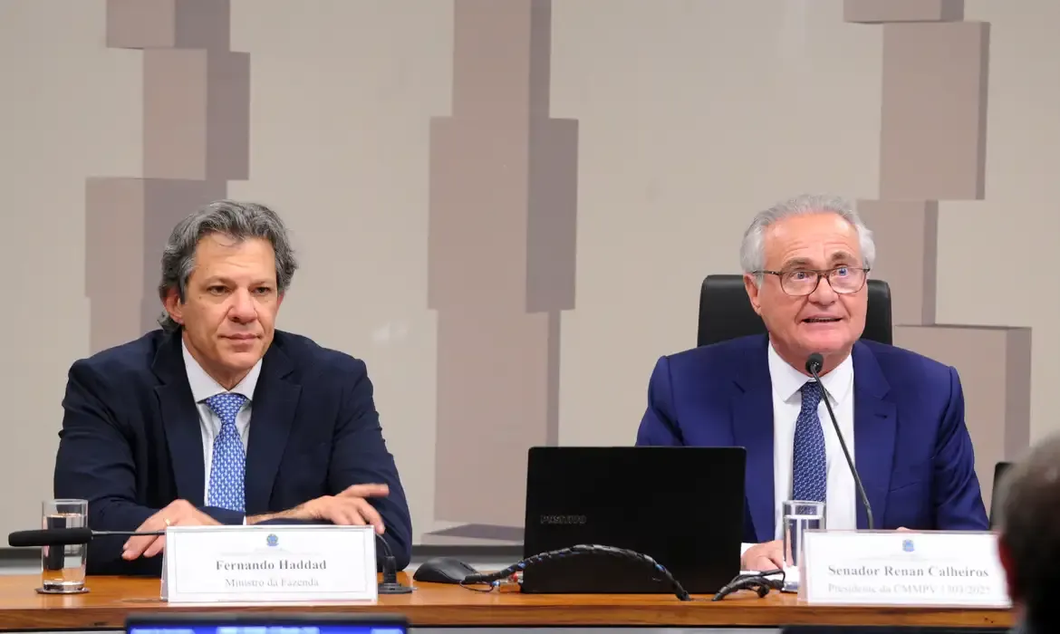 Mudanças no IR são essenciais para cumprir arcabouço fiscal, afirma Haddad