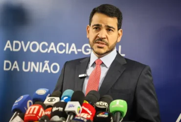 Brasília (DF), 01/07/2025 - o ministro da AGU, Jorge Messias, informou que a ação declaratória de constitucionalidade foi apresentada após solicitação feita pelo presidente Luiz Inácio Lula da Silva e