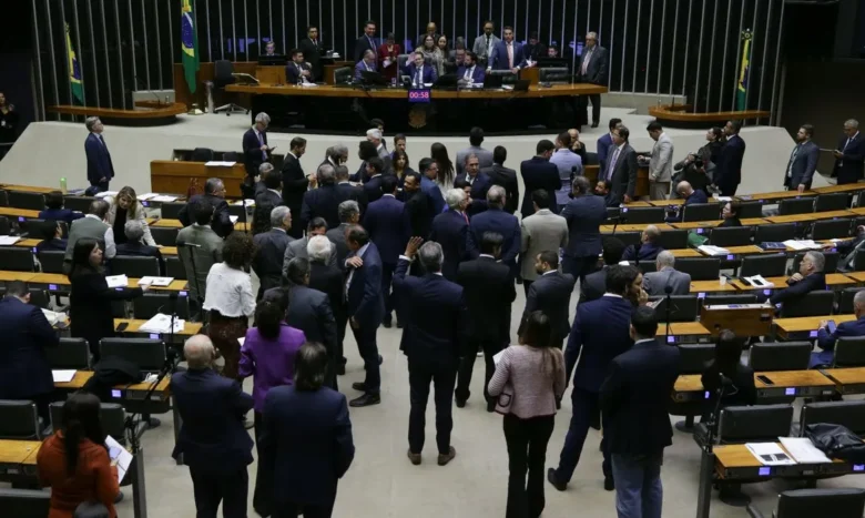 Projeto da Câmara pune quem impedir funcionamento legislativo