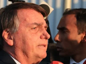 Brasília (DF) 18/05/2023 Ex-presidente, Jair Bolsonaro, na saída do Senado federal após visitar seu filho e senador, Flávio Bolsonaro. Foto Lula Marques/ Agência Brasil.