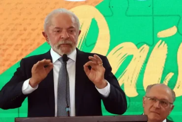 Lula anuncia envio de projeto para regulamentar redes sociais no congresso