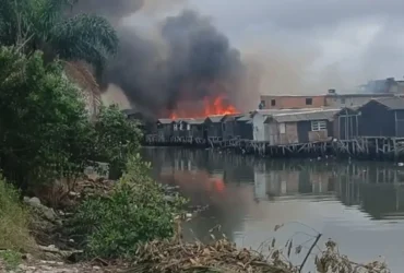 Incêndio atinge comunidade em Santos e deixa feridos