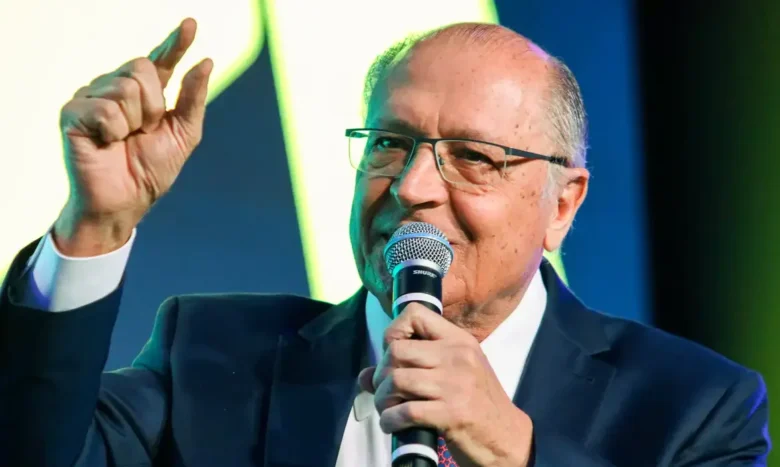São Paulo (SP), 12/05/2025 - O presidente em exercício e ministro do Desenvolvimento, Indústria, Comércio e Serviços, Geraldo Alckmin, afirmou hoje, que a estimativa é de que o comércio varejista movi