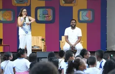Salvador (BA), 08/08/2025 - O ator e escritor Lázaro Ramos conversa sobre literatura e os livros lançados por ele no espaço infantil Maber Velloso durante a Festa Literária Internacional do Pelourinho