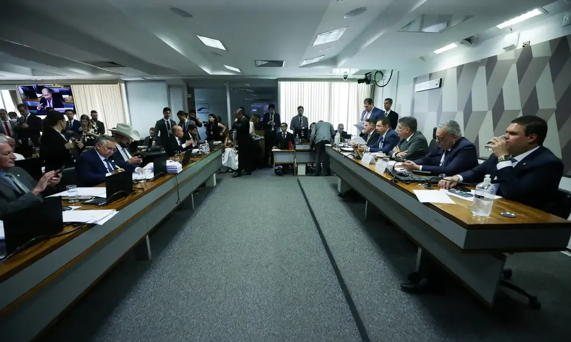 CPMI do INSS aprova plano de trabalho e convoca ex-ministros e ex-presidentes