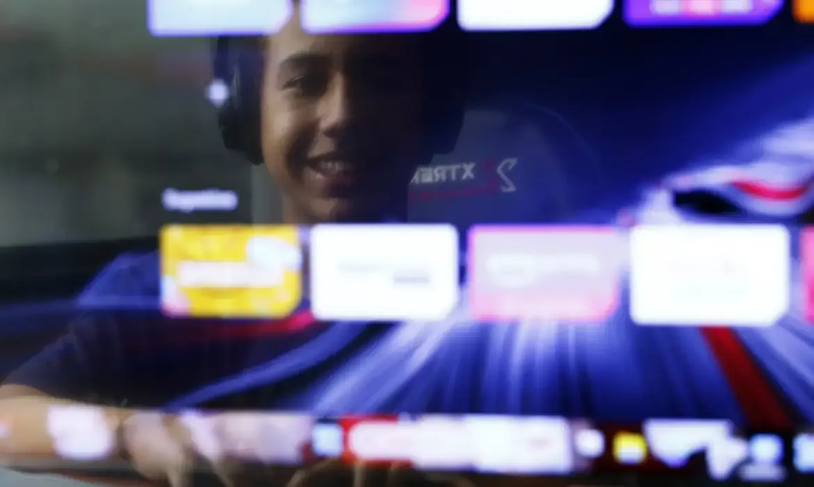 Congresso discute internet segura para proteger infância e adolescentes