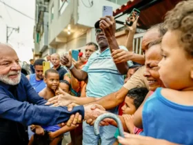 Lula entrega títulos de terra a 599 famílias em Brasília Teimosa