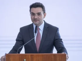 Brasília (DF) 03/08/2023 - O novo Ministro do Turismo, Celso Sabino discursa na cerimônia de sua posse nesta quinta feira, no Palácio do Planalto. Foto: Joédson Alves/Agência Brasil