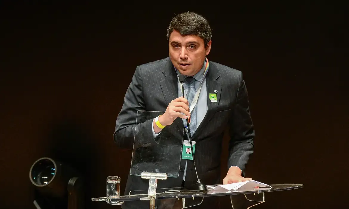 Presidente da Petrobras renuncia para assumir diretoria da ANP