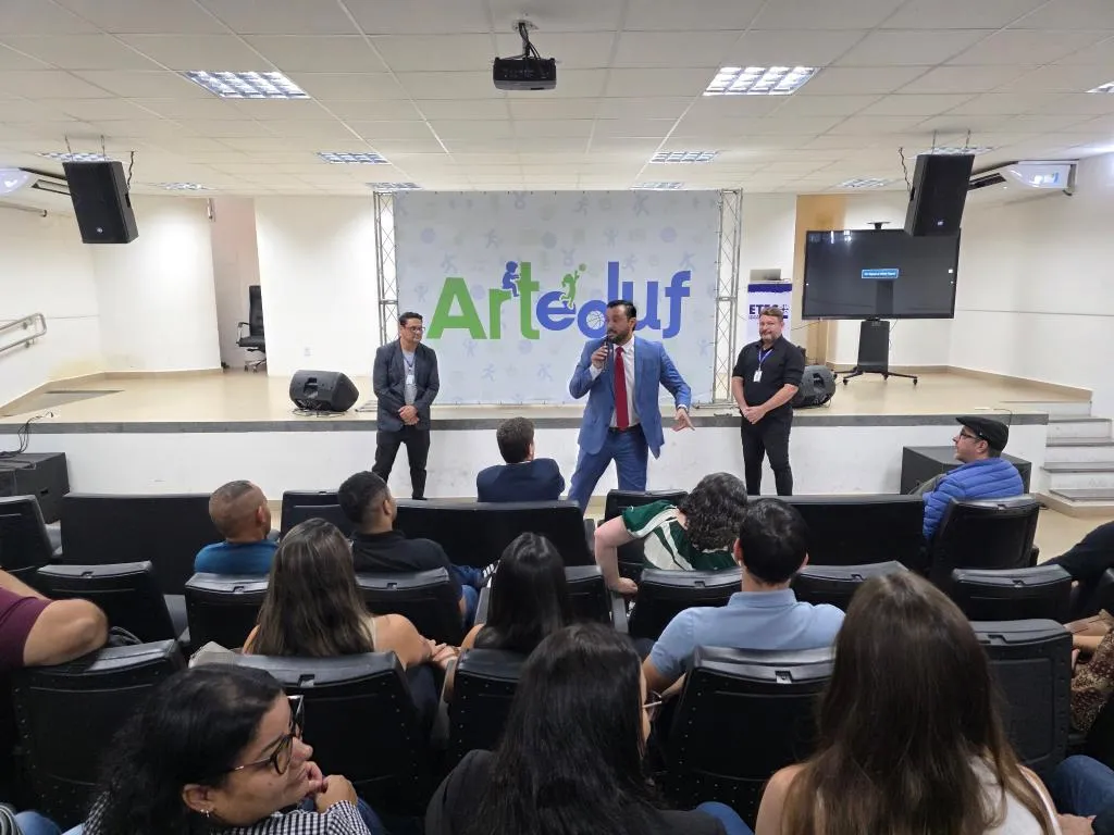 Professores se reuniram na Escola de Governo de MT