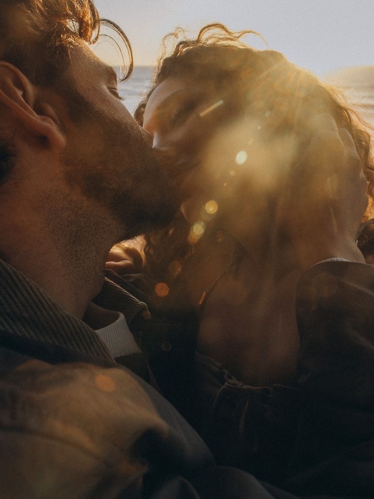 BEIJO CASAL - Amor e relacionamento de Peixes