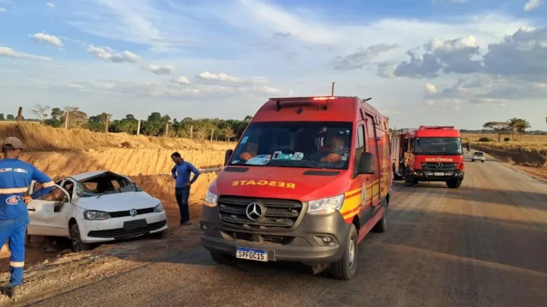 Bombeiros de Mato Grosso socorrem vítimas em capotamento na MT-325