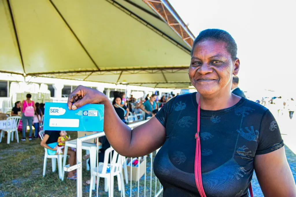 Cartões do SER Família começam a ser distribuídos em Cuiabá e Várzea Grande