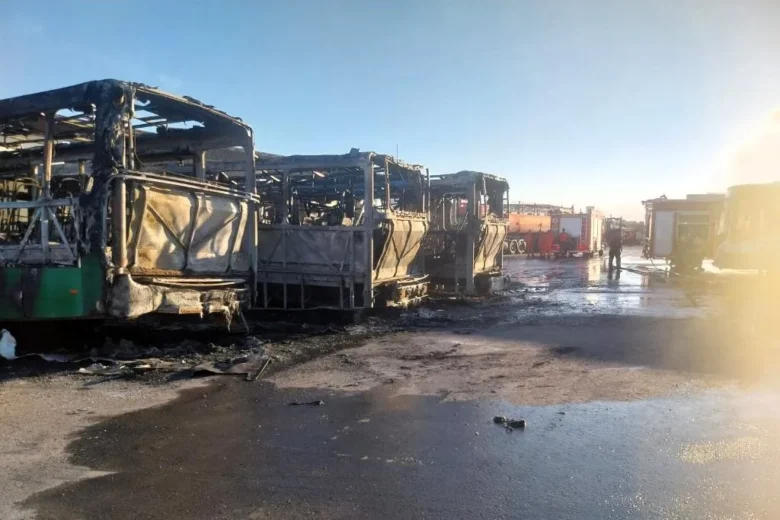 Incêndio em agência de transportes em Cuiabá é controlado pelo Corpo de Bombeiros