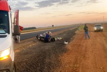 Motociclista sofre acidente com carreta na BR-070 em Campo Verde
