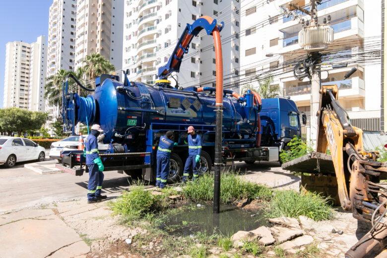 Cuiaba intensifica limpeza e desobstrui quase 2 mil bocas de lobo