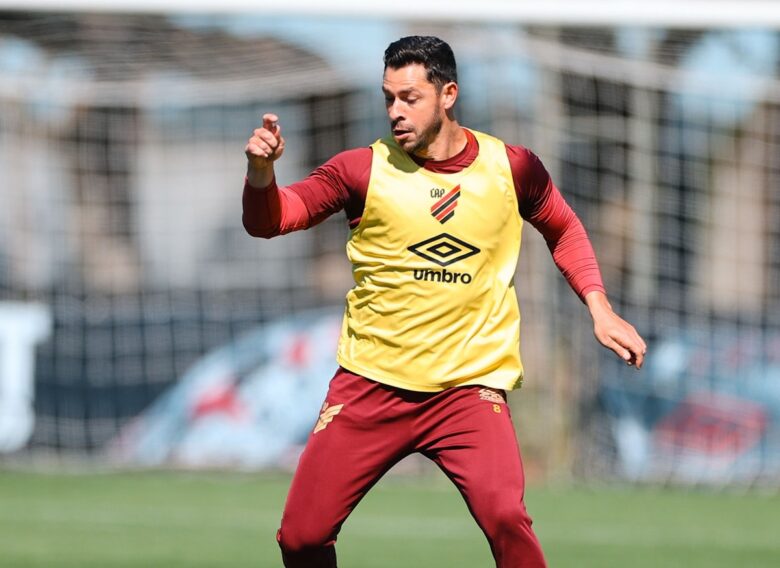 Athletico-PR x Paysandu: onde assistir, escalações e detalhes do jogo da 20ª rodada da Série B. Imagem: Duda Matosoathletico.com.br