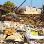 Durante acao prefeitura de Varzea Grande encontra bolsao de lixo com residuos quimicos