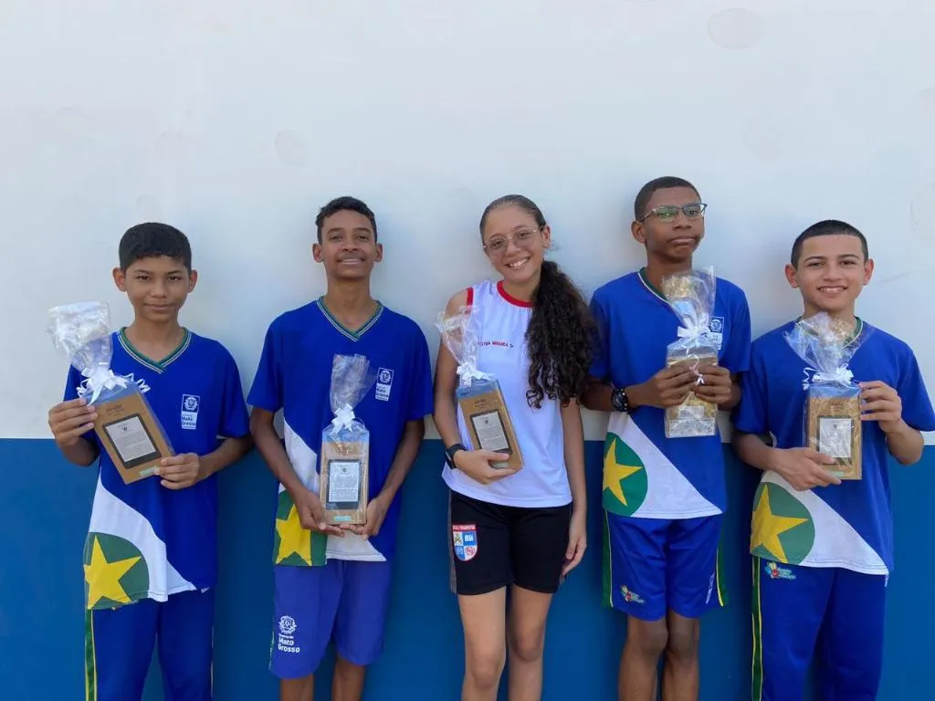 Estudantes de escola em Mato Grosso são premiados em campanha contra violência e simulado do Saeb
