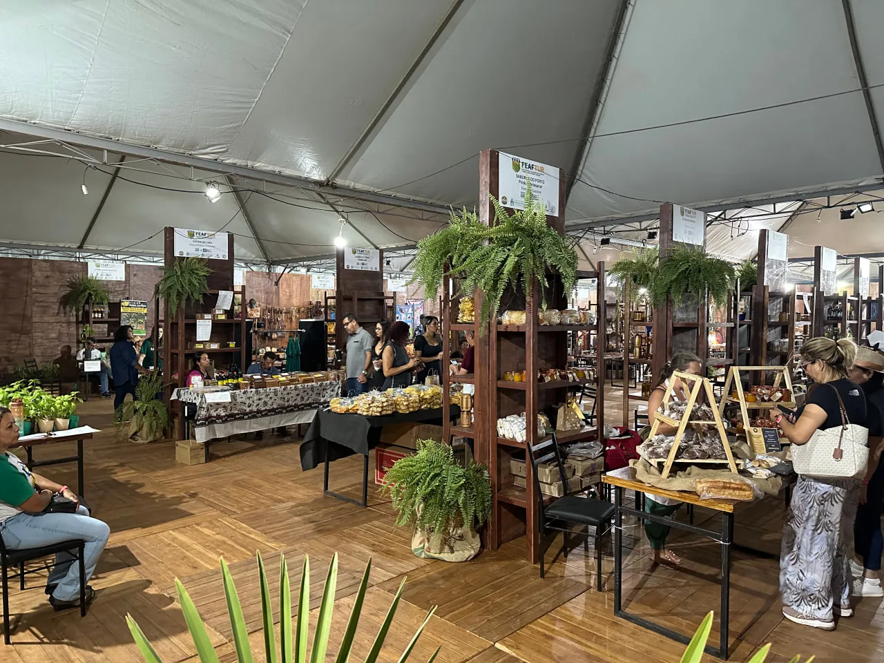 O presidente da Empaer, Suelme Fernandes, prestigia o evento