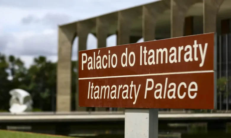 Itamaraty e Gleisi rechacam ataque de vice secretario de Trump